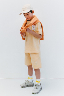 ZARA ФУТБОЛКА С НАШИВКОЙ, СВЕТЛО-ОРАНЖЕВЫЙ