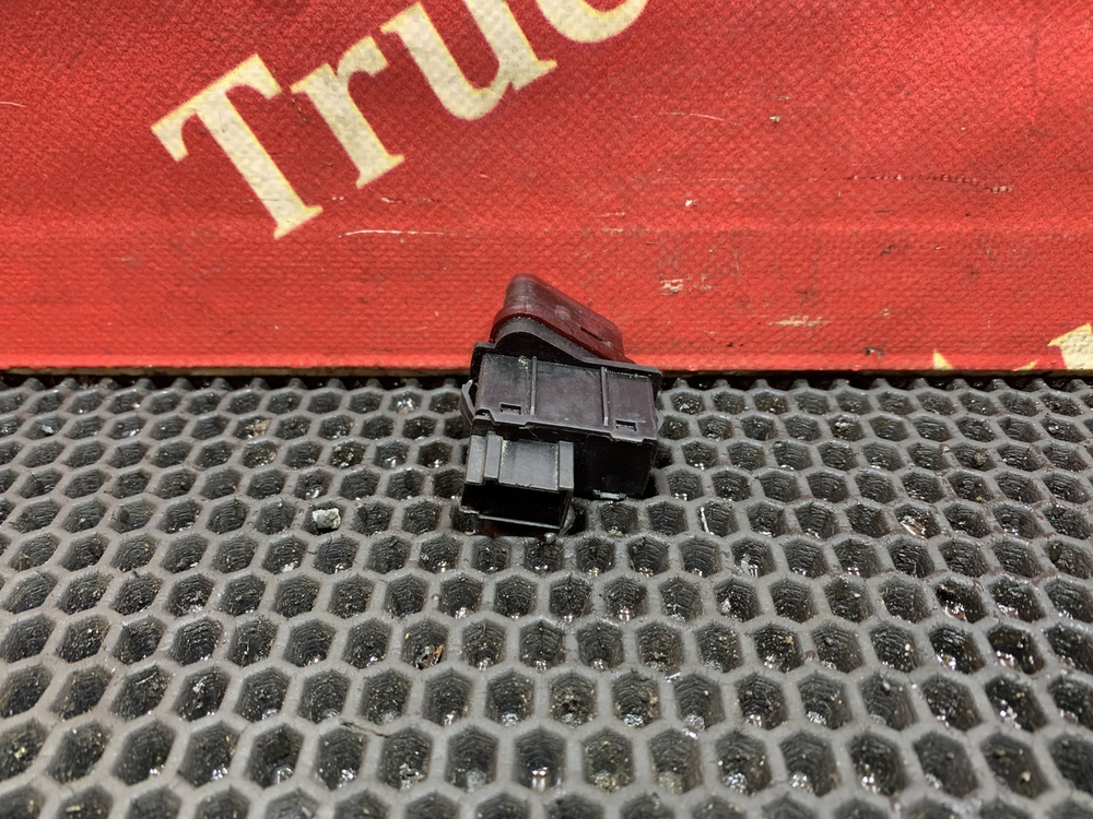 Кнопка аварийной сигнализации 2023г