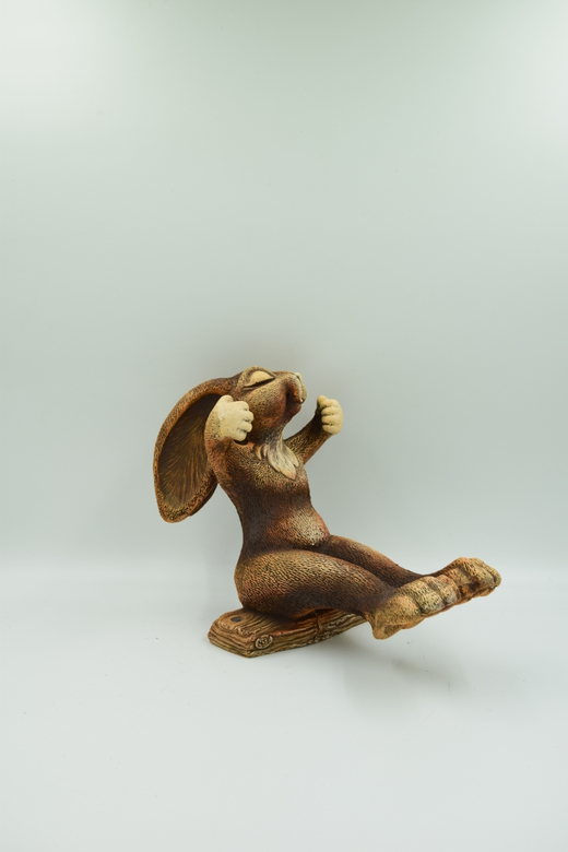 Садовая фигура Зайчик Кевин на качелях трюфельный Закупка М30 ноябрь 2025