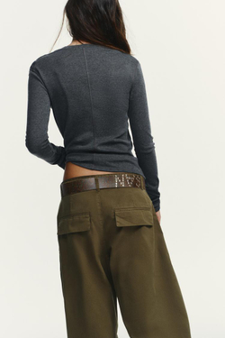 ZARA ФУТБОЛКА С ЦВЕТАМИ СПЕРЕДИ, ТЕМНО-СЕРЫЙ