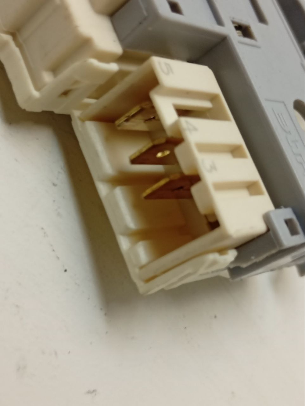 WMSD7105B кт17 Блокировка люка для стиральной машины Indesit Ariston C00254755 б/у