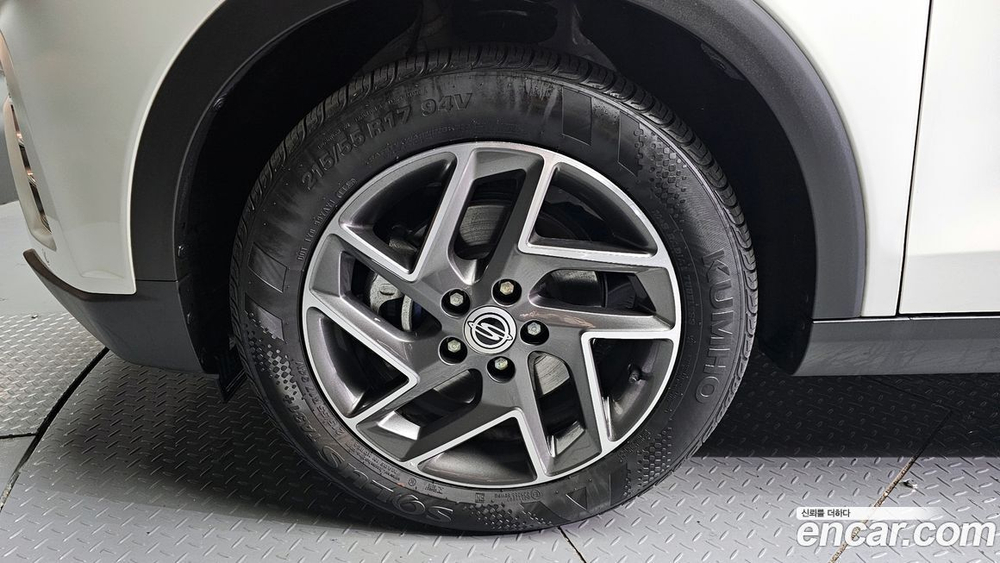 KG Mobility (Ssangyong) Very New Tivoli Бензин 1.5 2WD (11.2023)