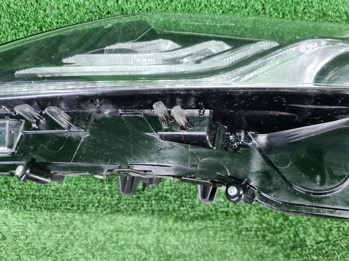 Битая Фара левая Toyota Camry xv70 (2020-н.в.) LED