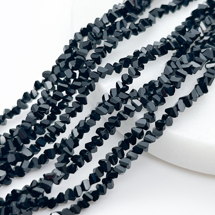 Бусина Треугольник, стекло, цвет черный, размер около 2,5*3,5 мм, цена за нить 28 см