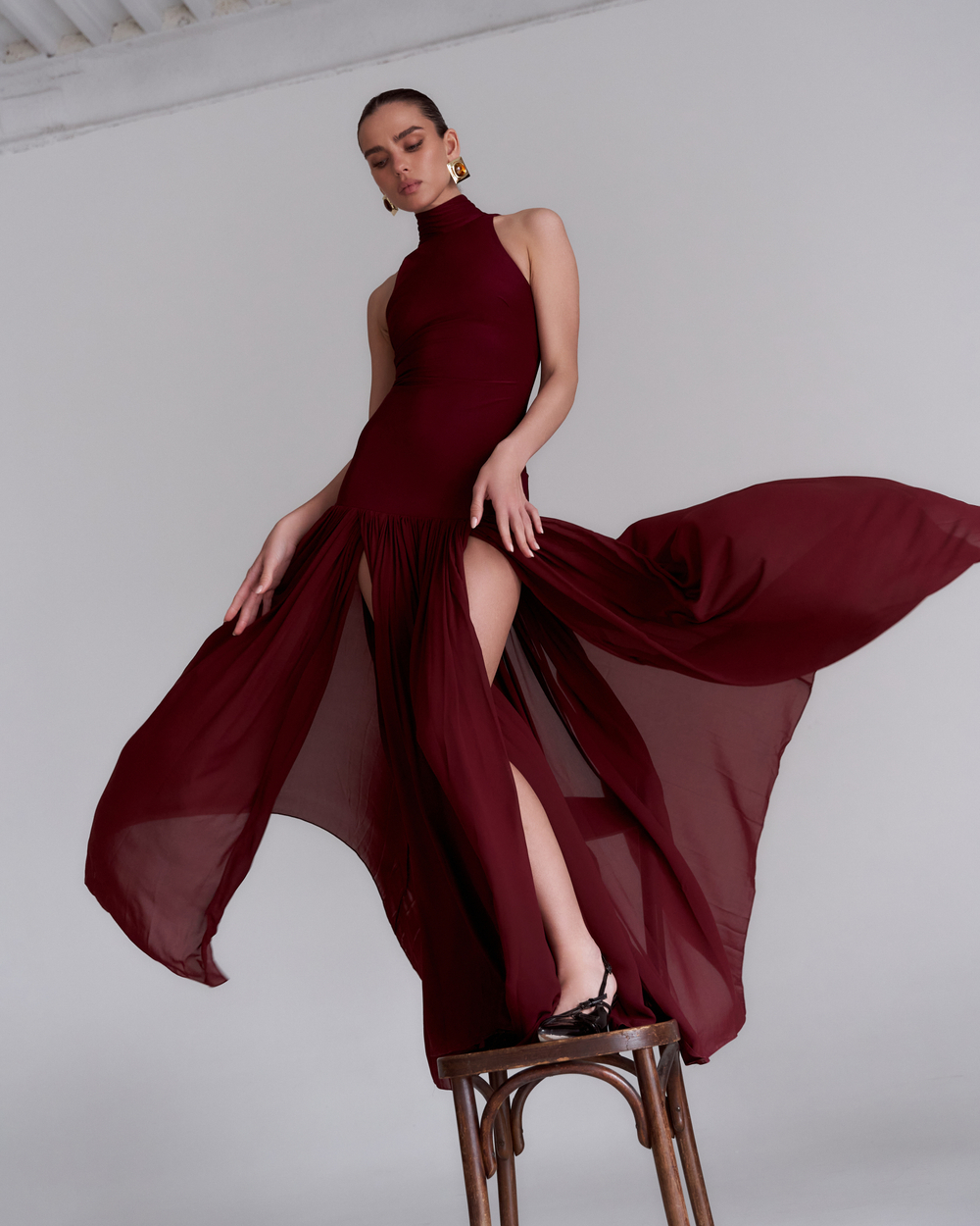 Платье с горлом, бордовое