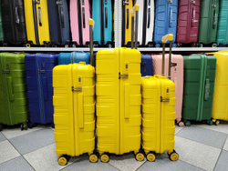 Чемодан Средний (М) полипропилен "Mironpan" съёмные колёса