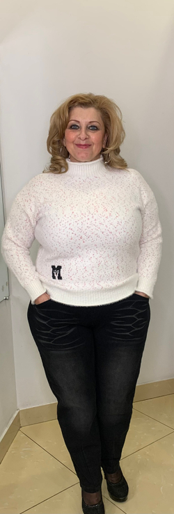 Белый  меланжевый свитер с ворсинками