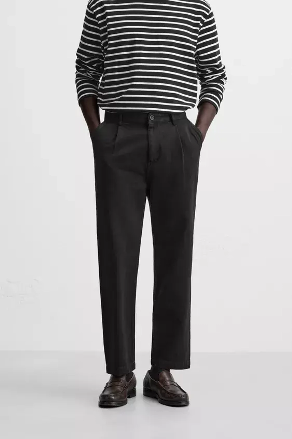 ZARA БРЮКИ REGULAR FIT СО СКЛАДКАМИ, ЧЕРНЫЙ