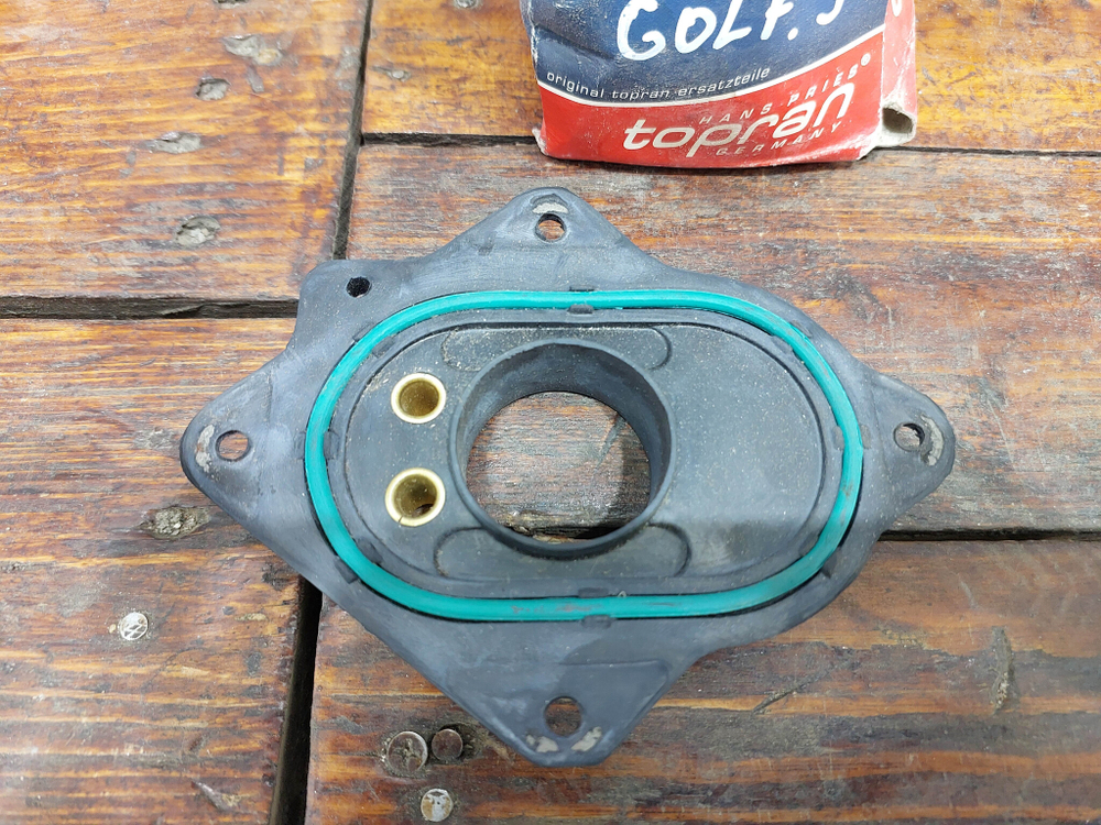 Фланец карбюратора 1.8 Audi, Volkswagen 80 (B3), 80 (B4), Passat B3, Passat B4, Golf 2, Golf 3 85-96 Б/У  100963