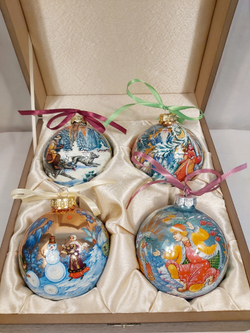 Сувенирный набор из 4-х новогодних шаров с ручной росписью