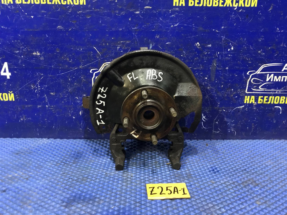 Ступица передняя левая MITSUBISHI COLT 2003