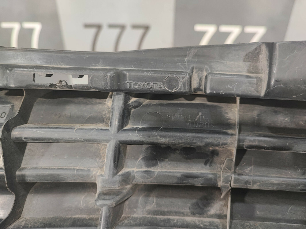 Решетка переднего бампера Toyota RAV4 IV (XA40) 12-15 Б/У Оригинал 5312842080