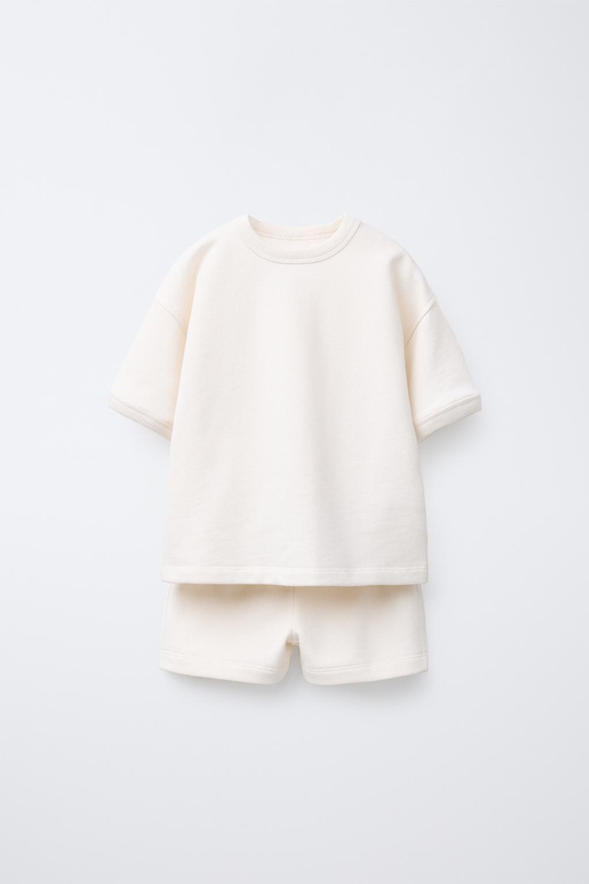ZARA КОМПЛЕКТ ИЗ ФУТБОЛКИ И ШОРТОВ-ДЖОГГЕРОВ С ЛОГОТИПОМ, ЭКРЮ