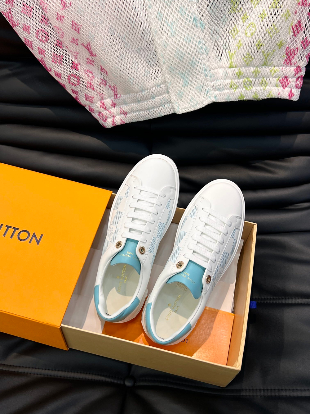 Louis Vuitton Time Out