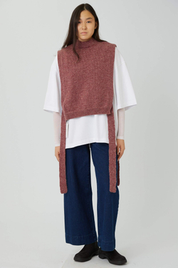 Манишка из шерсти брусничного цвета