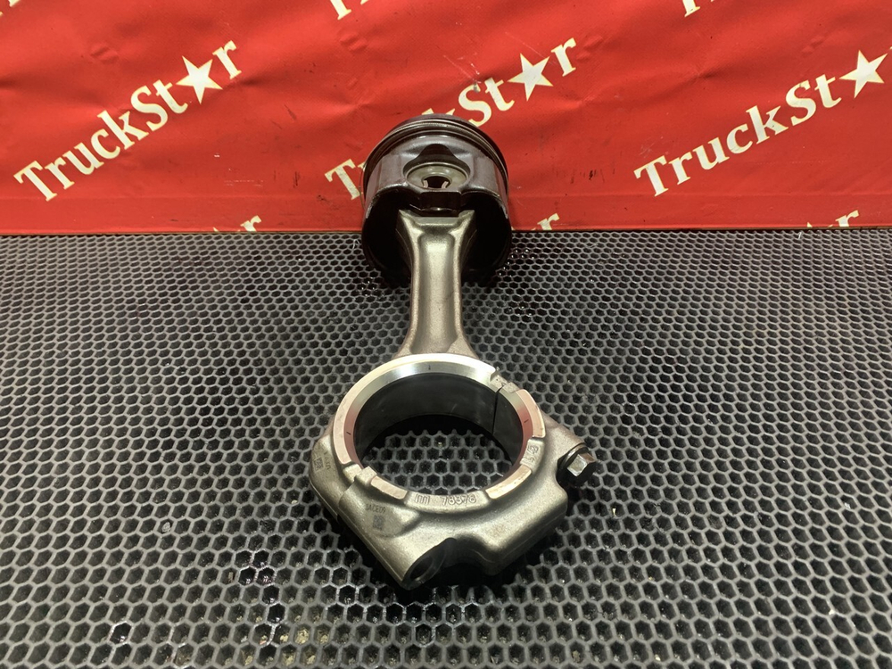 Поршень с шатуном 2021г