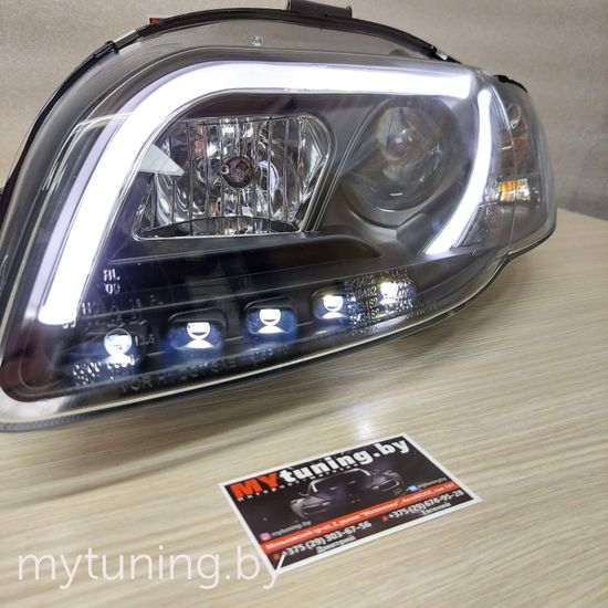 Передние фары Audi A4 B7 led tube lights black