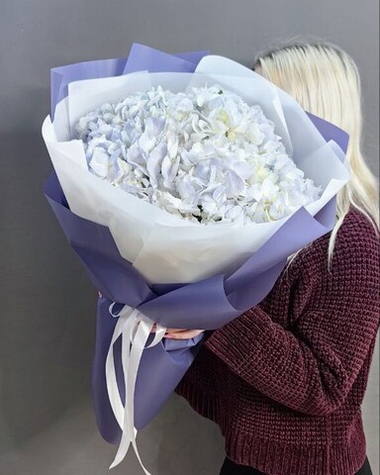 Букет из 5 голубых гортензий