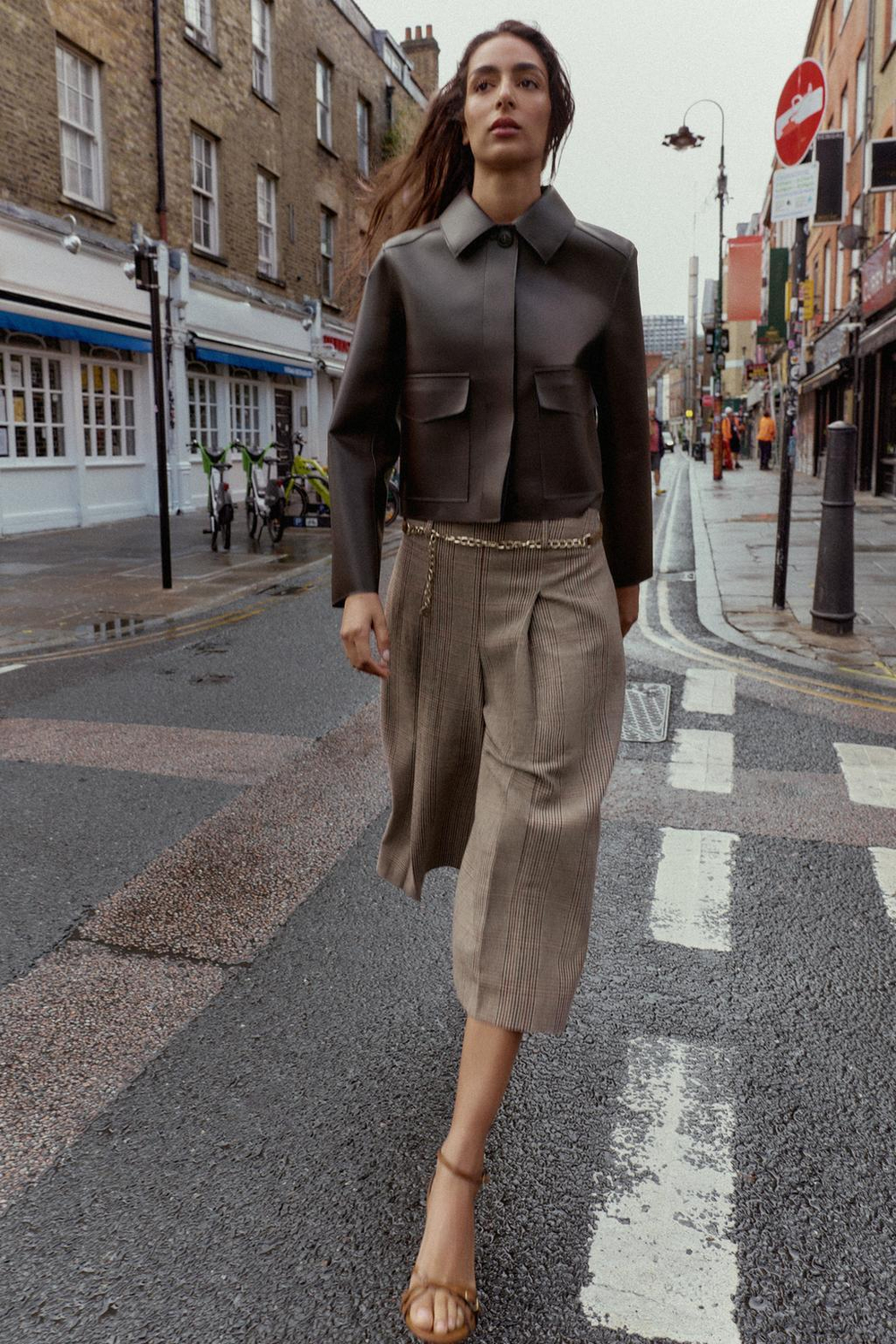 ZARA КОРОТКАЯ КУРТКА ИЗ ИСКУССТВЕННОЙ КОЖИ, БУРГУНДИ