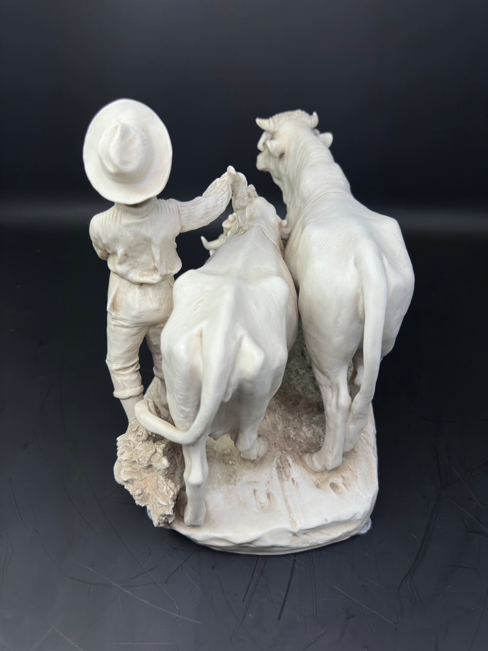 Фарфоровая композиция — Мальчик с коровами