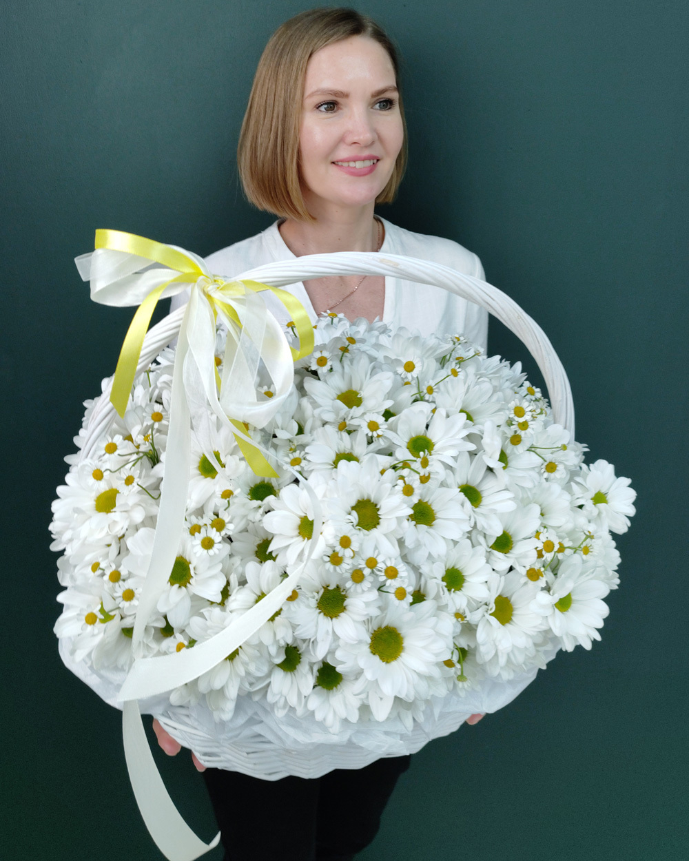 Пышная корзина ромашек(00279)