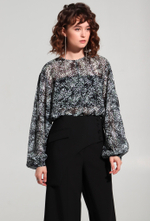 Блуза с разрезами