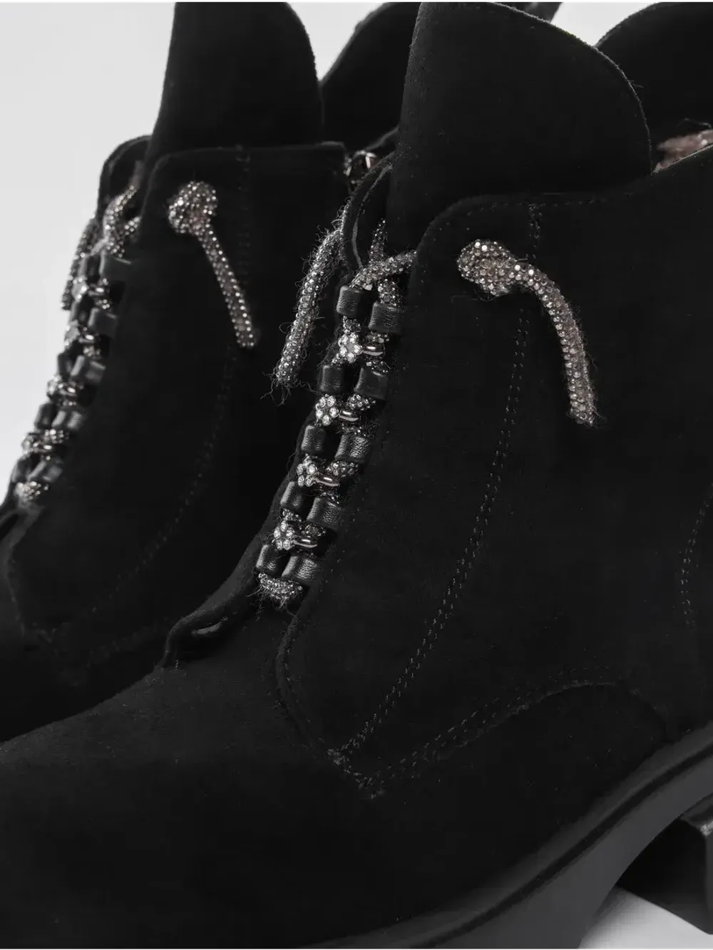 Зимние ботинки на высокой платформе