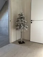 ель на ножке/стволе заснеженная