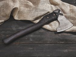 Топор "Руны", рукоять комель берёзы (морилка)