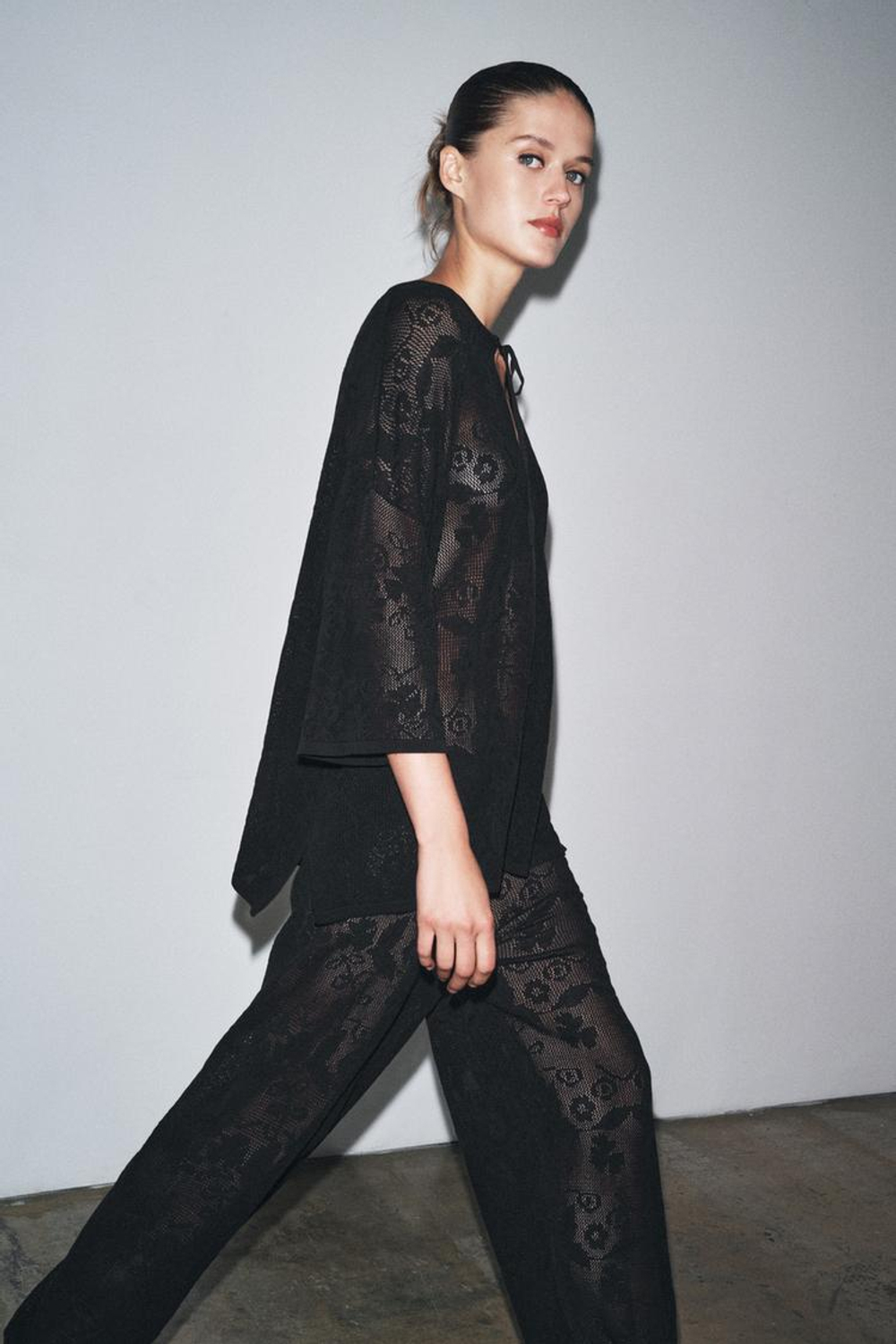 ZARA ТОП ОВЕРСАЙЗ ИЗ ТРИКОТАЖА С ЦВЕТОЧНЫМ РЕЛЬЕФОМ, ЧЕРНЫЙ