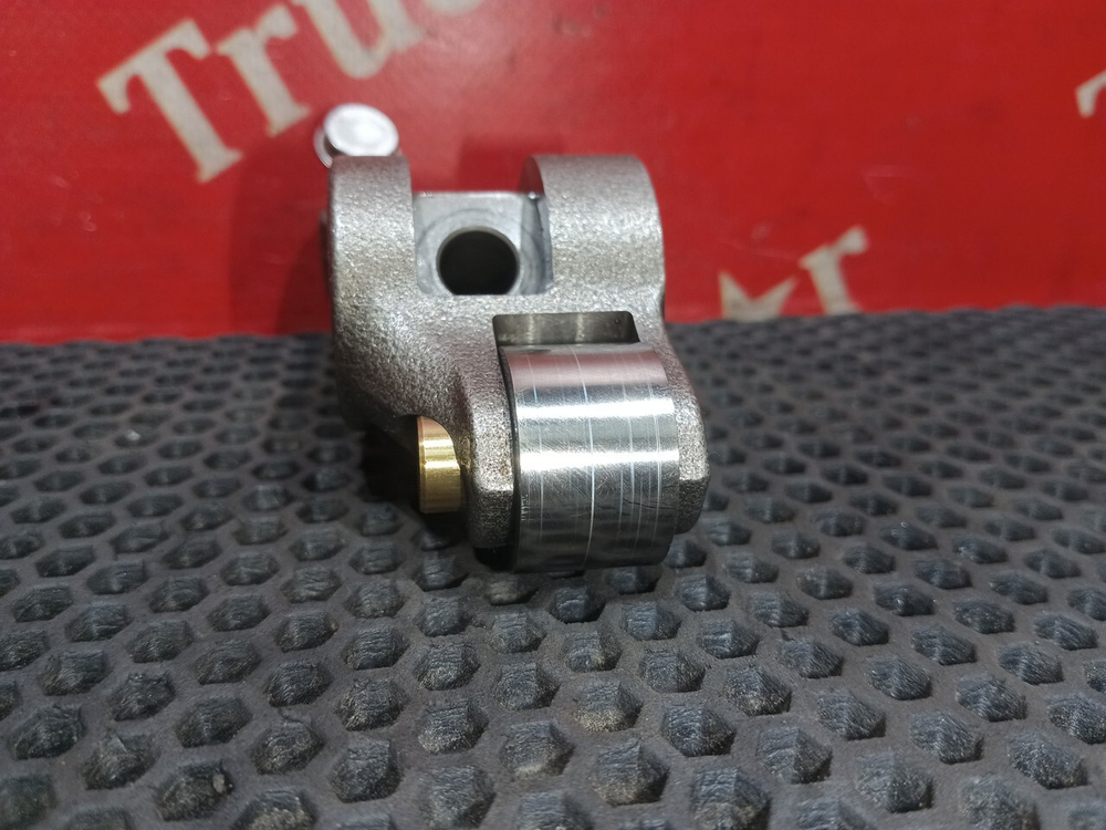 Коромысло впускного клапана 2024г.