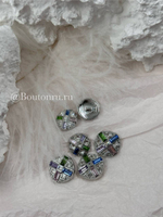 Пуговицы серебристые с разноцветными камнями стразами