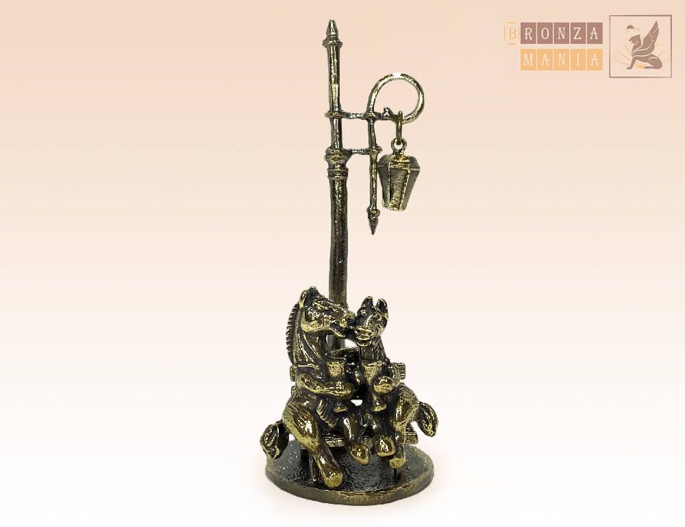 фигурка Лошади под питерским фонариком