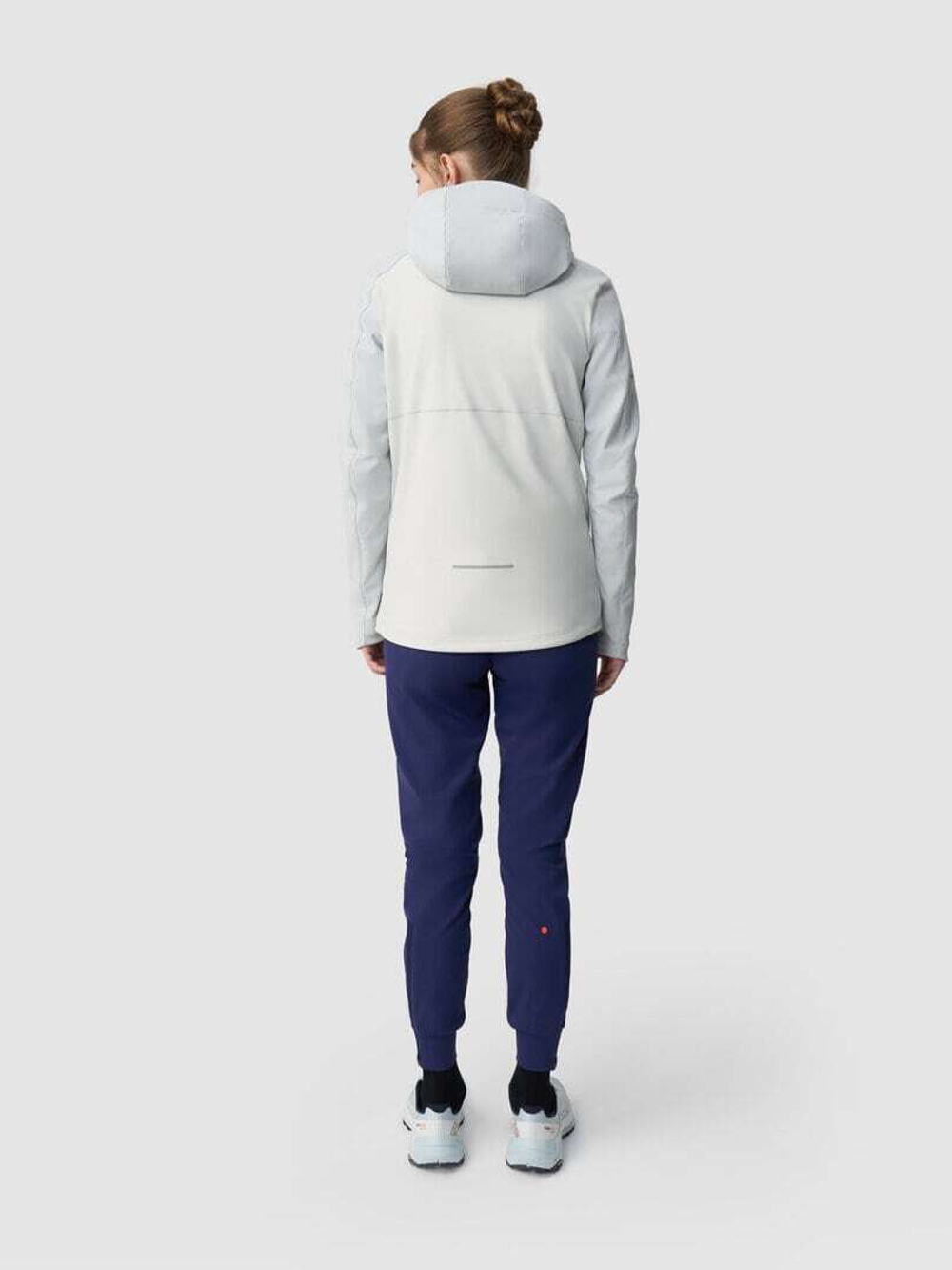 Зимняя беговая куртка GRI Темп 5.0 женская светло-серая