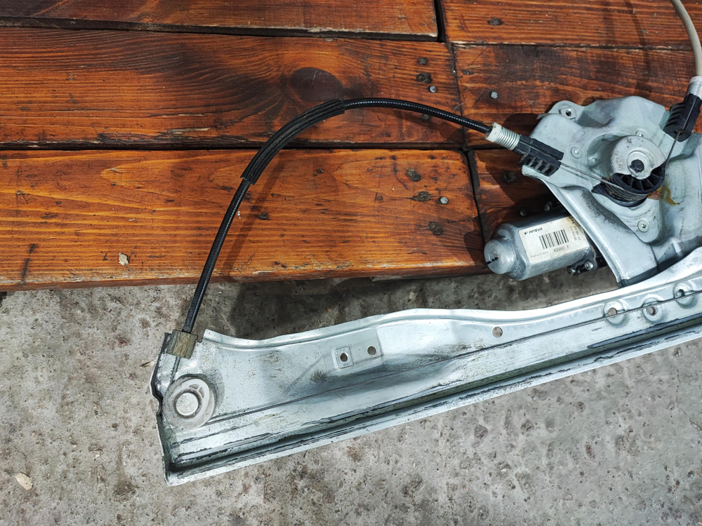 Стеклоподъемник передний правый эл. Renault Clio 3 05-14 Б/У Оригинал 8200291147