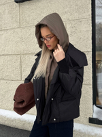 Куртка демисезонная укороченная в черном цвете