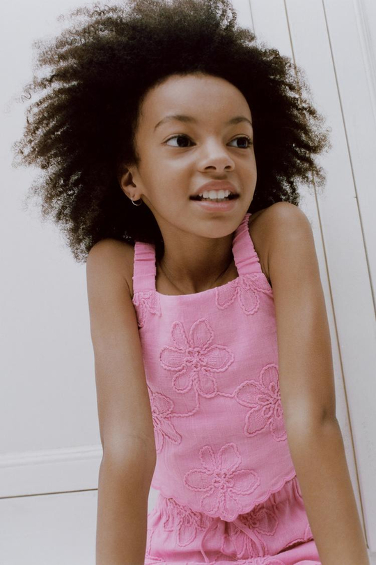 ZARA ТОП С ВЫШИВКОЙ ЦВЕТОВ, МЯГКИЙ РОЗОВЫЙ