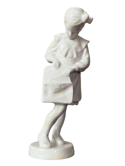Фарфоровая статуэтка "Школьница с портфелем" ЛФЗ