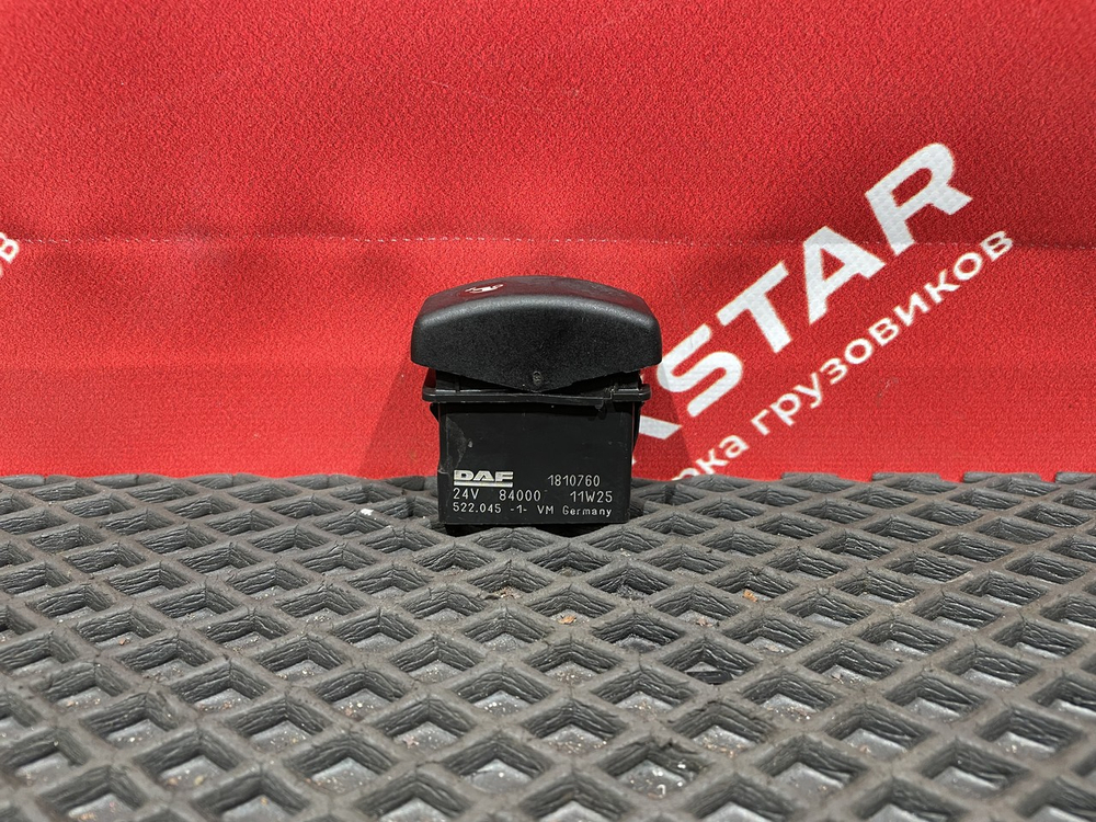 Кнопка люка