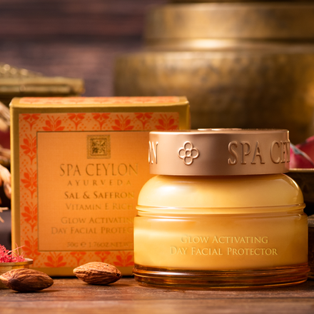 Обогащенный витамином Е активирующий сияние кожи дневной протектор для лица "САЛ И ШАФРАН" (50g)
