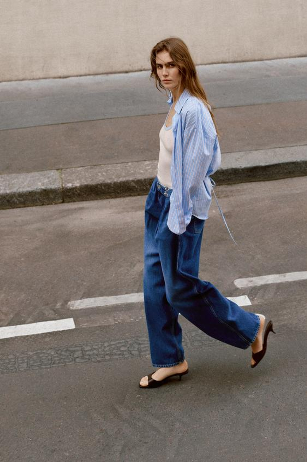 ZARA ДЖИНСЫ Z1975 СВОБОДНОГО КРОЯ С ВЫСОКОЙ ПОСАДКОЙ И КРЮЧКАМИ, ВЫЦВЕТШИЙ СИНИЙ