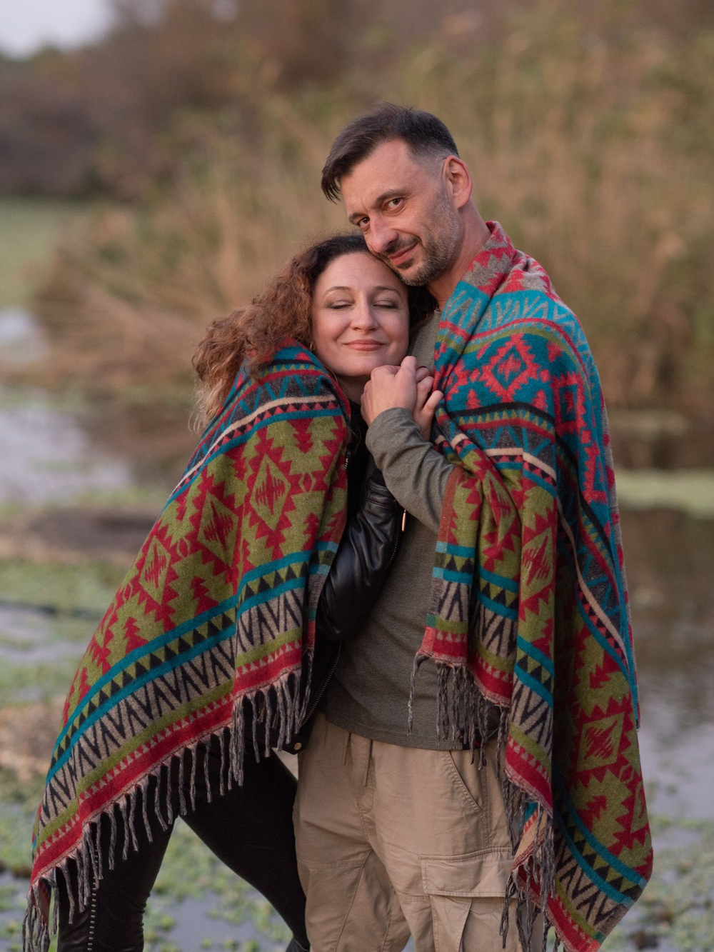 Теплый палантин с орнаментом