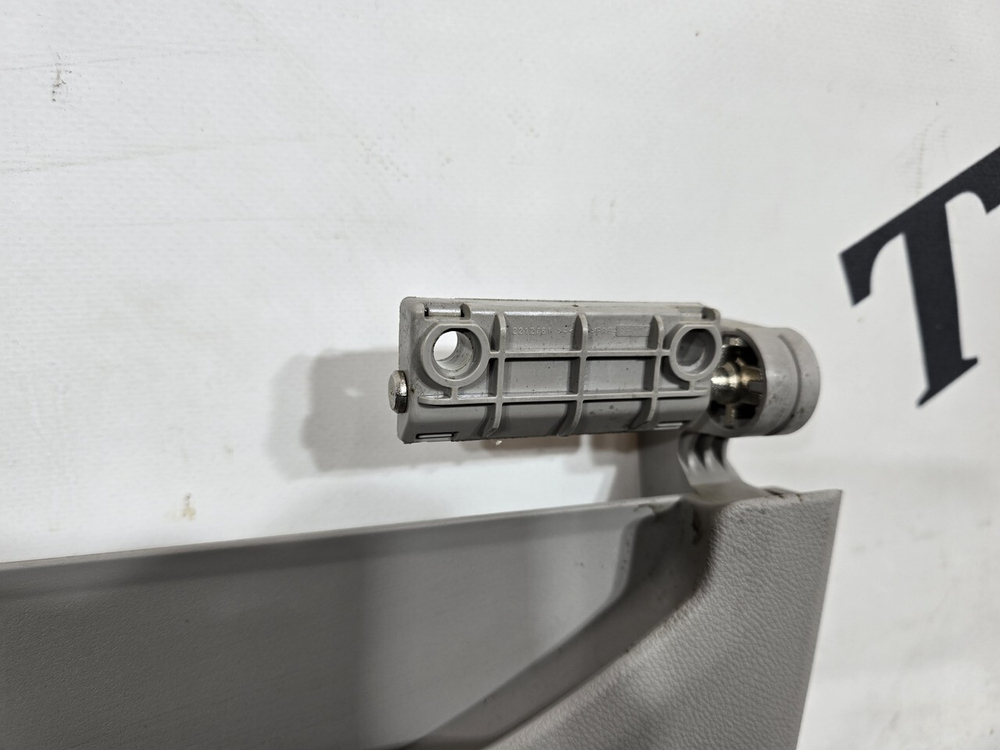 Козырек солнцезащитный правый