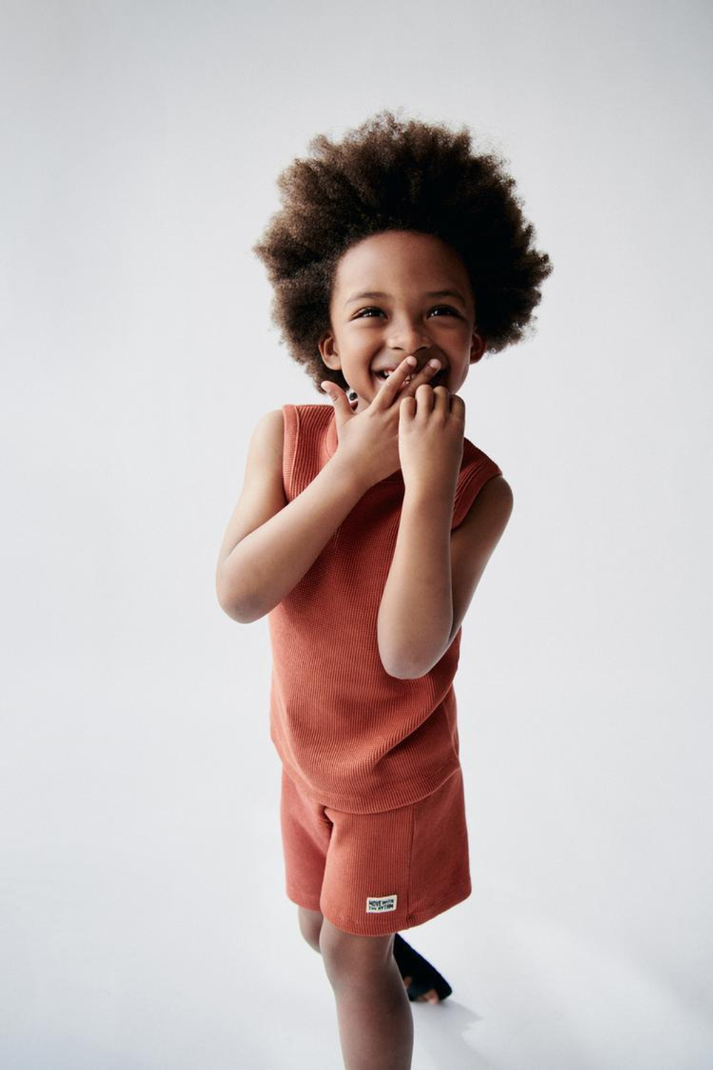 ZARA КОМПЛЕКТ ИЗ ТОПА И ШОРТОВ-БЕРМУДОВ ИЗ РИФЛЕНОГО ТРИКОТАЖА, ЧЕРЕПИЧНЫЙ