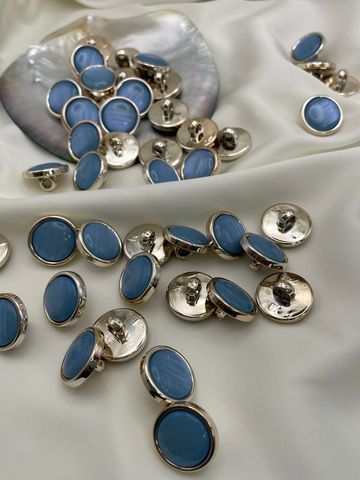 Пуговицы пластиковые на ножке голубого цвета