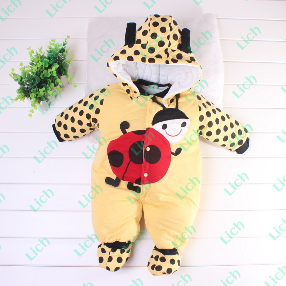 Комбинезон с капюшоном и аппликацией "Божья коровка"