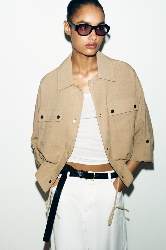 ZARA КОРОТКАЯ КУРТКА С ПОДВЕРНУТЫМИ РУКАВАМИ, ПЕСОЧНЫЙ