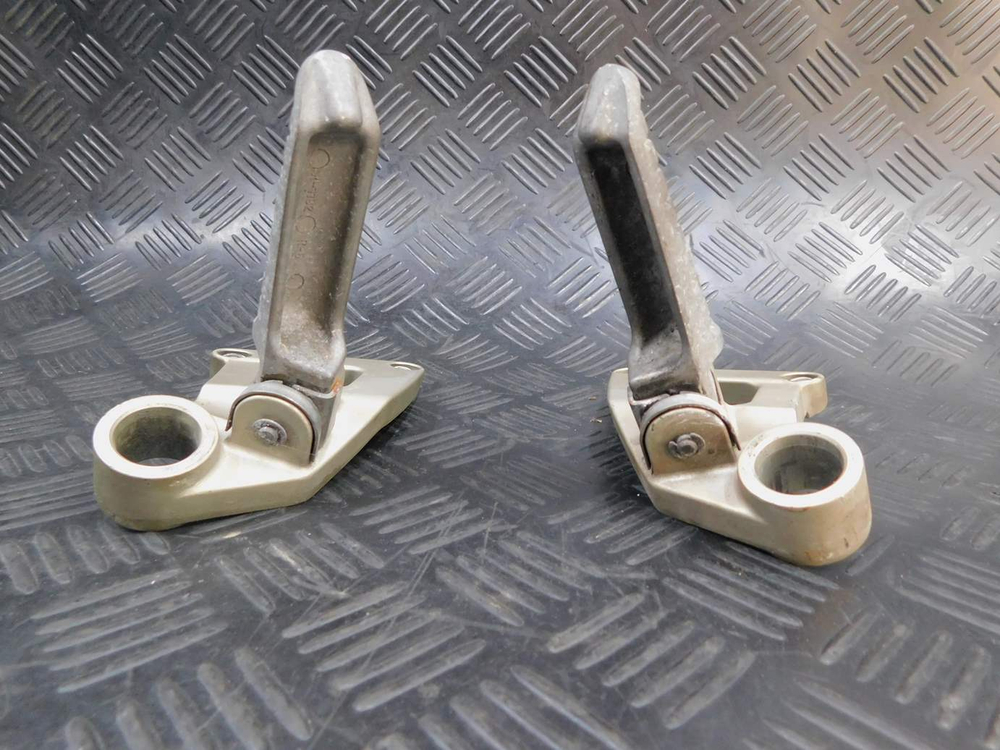 Подножки пассажирские Kawasaki ZZR 400 98 (с кронштейнами) 053085