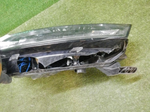 Битая Фара правая Skoda Octavia A8 (2019-н.в.) LED