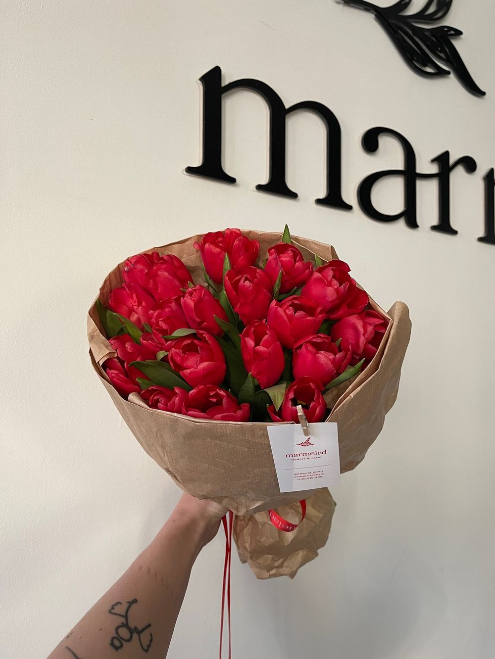 Букет из 19 красных тюльпанов